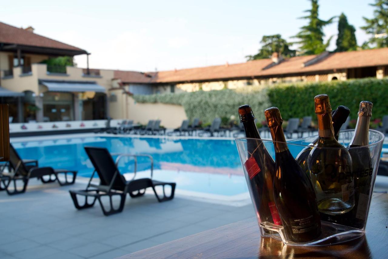 Hotel Dei Giardini Nerviano Екстер'єр фото